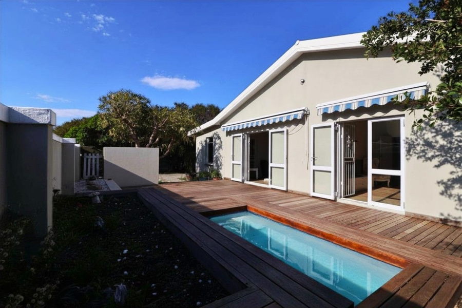 3 Bedroom Property for Sale in Sandbaai Western Cape